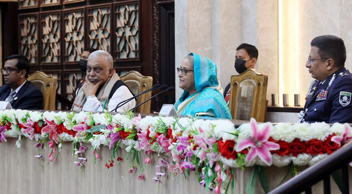 ধ্বংসের পথে এগোলে যথাযথ ব্যবস্থা নিন, পুলিশকে প্রধানমন্ত্রী