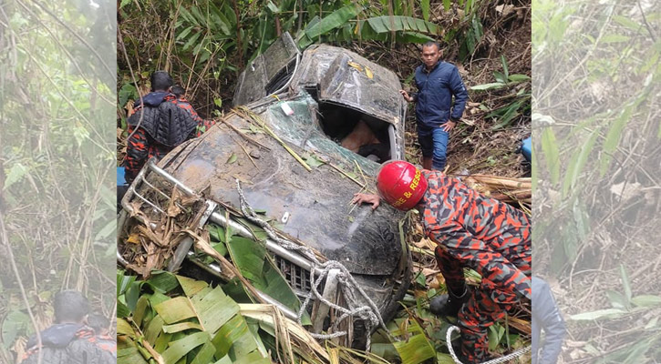 থানচিতে স্বাস্থ্য কর্মকর্তার গাড়ি খাদে, চালকসহ আহত ৫