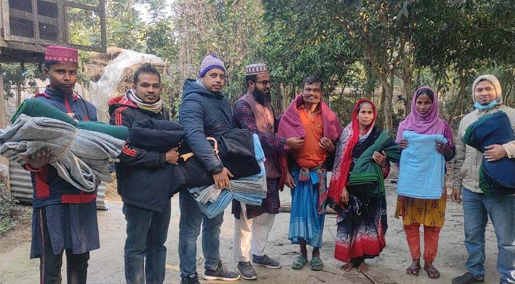 শীতার্তদের বাড়ি বাড়ি কম্বল নিয়ে ছুটছে ‘ছায়ানীড়’