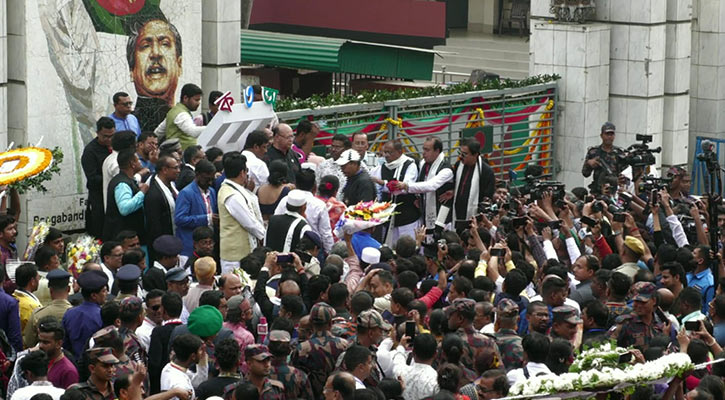 সীমান্তে আন্তর্জাতিক মাতৃভাষা দিবসে দুই বাংলার মিলনমেলা