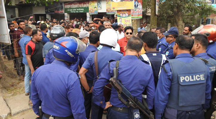 মাগুরায় পুলিশ পাহারায় বিএনপির মানববন্ধন ও সমাবেশ