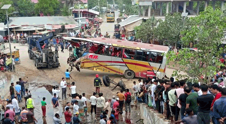 টানা ৩৩ ঘণ্টা বাস চালিয়ে ক্লান্ত ছিলেন চালক