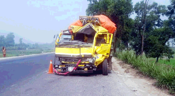 কালিহাতীতে দুই ট্রাকের সংঘর্ষে এক চালক নিহত 