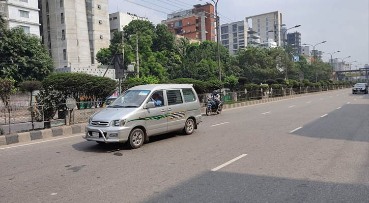 রাজধানীর রাস্তা ফাঁকা, ঈদের ছুটির আমেজ