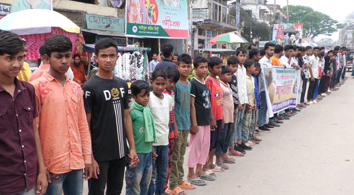 ঝিনাইদহে হত্যা চেষ্টাকারীদের বিচারের দাবিতে মানববন্ধন