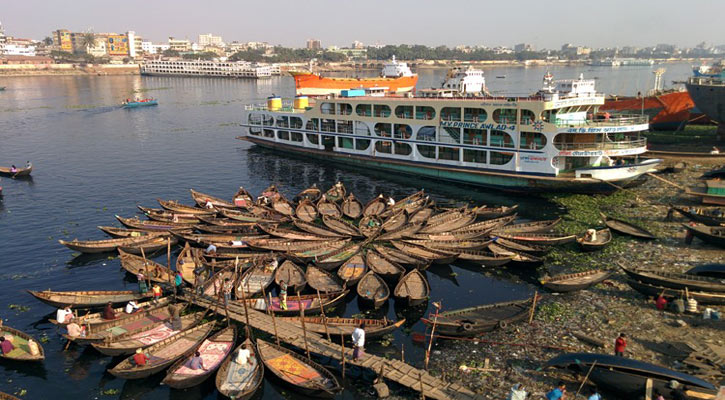 ঢাকার চারপাশের নদীগুলোর জীর্ণদশা, মহাপরিকল্পনাতেও মিলছে না সুফল