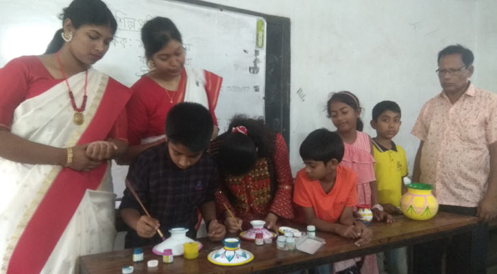 পিছিয়ে পড়া নারী-শিশুদের নিয়ে কারুশিল্প প্রশিক্ষণ 