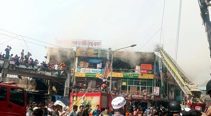 আগুন নিয়ন্ত্রণে ৩০ ইউনিট, ২২০ ফায়ার সার্ভিস কর্মী