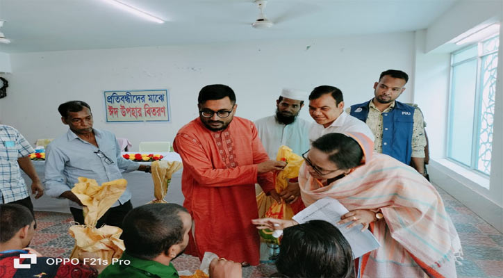 শরীয়তপুরে প্রতিবন্ধী পরিবারের মধ্যে ঈদ উপহার বিতরণ 