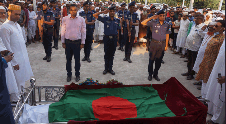 ঈশ্বরদীতে বীর-মুক্তিযোদ্ধা গোলজারকে রাষ্ট্রীয় মর্যাদায় দাফন