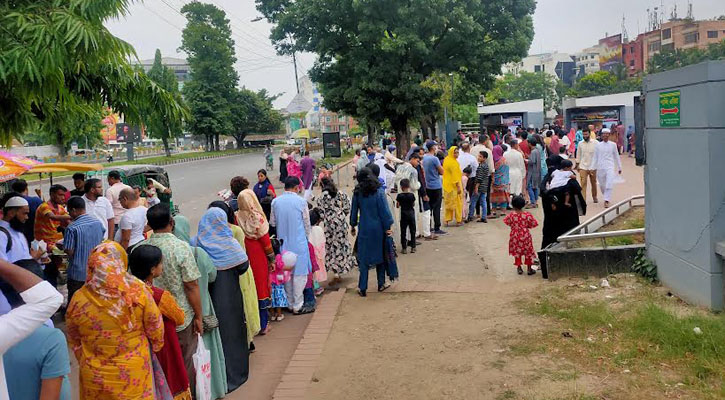 নভোথিয়েটার-সামরিক জাদুঘরে দর্শনার্থীদের ভিড়