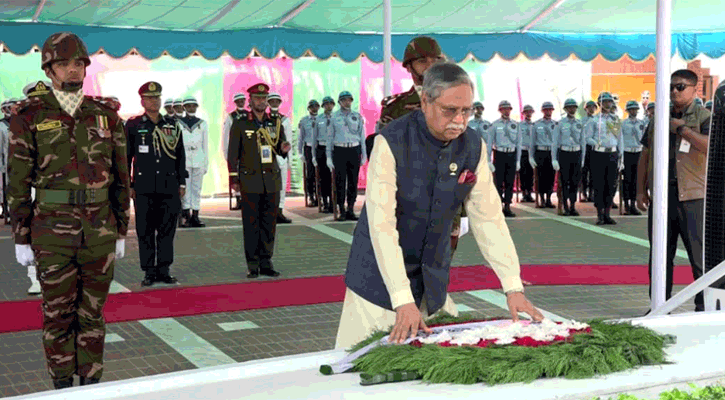 টুঙ্গিপাড়ায় জাতির পিতার সমাধিতে রাষ্ট্রপতি সাহাবুদ্দিনের শ্রদ্ধা  