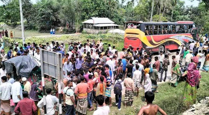 টাঙ্গাই‌লে বাসের ধাক্কায় দুই স্কুলছাত্রীসহ নিহত ৪