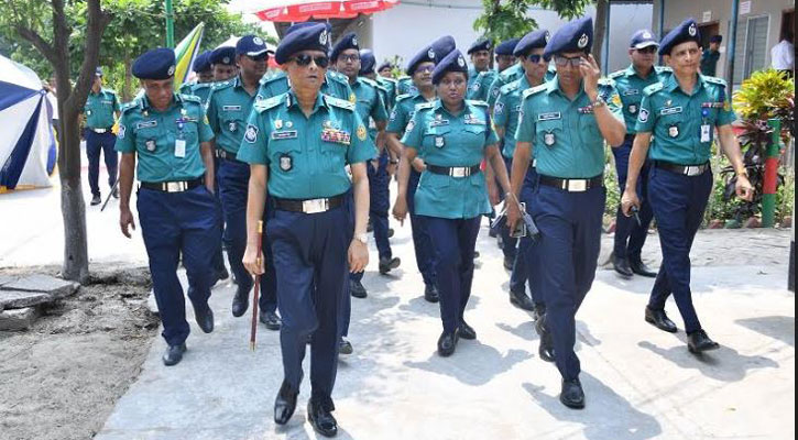 ডেমরা পুলিশ লাইন্স পরিদর্শন করলেন ডিএমপি কমিশনার