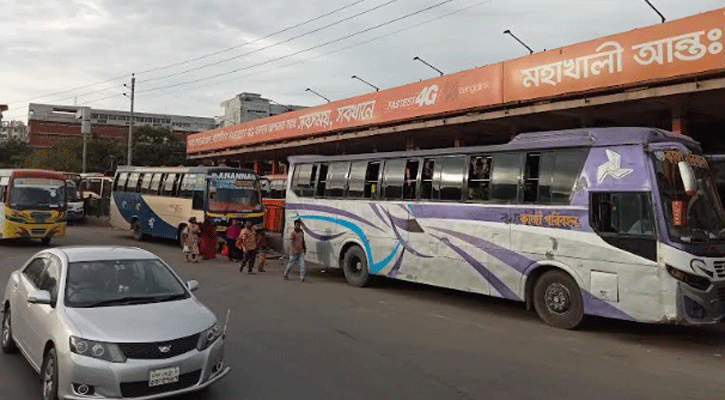 টার্মিনালের সামনের সড়কে গণপরিবহনের অবৈধ পার্কিং