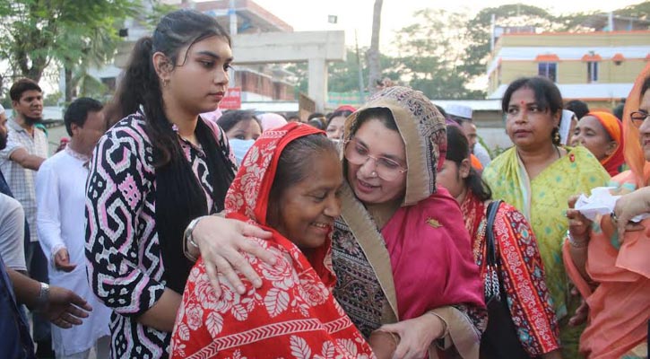 আধুনিক সমৃদ্ধশালী স্মার্ট বরিশাল বিনির্মাণে নৌকার বিকল্প নেই: খোকনপত্নী