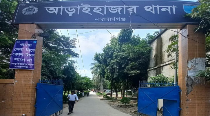 এক রাতে তিন বাড়িতে ডাকাতি, পুলিশের দাবি চুরি