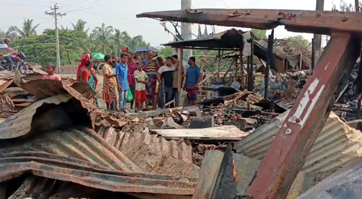 রামপালে আগুনে ১০ দোকান পুড়ে ছাই, তিন ফায়ার ফাইটার আহত