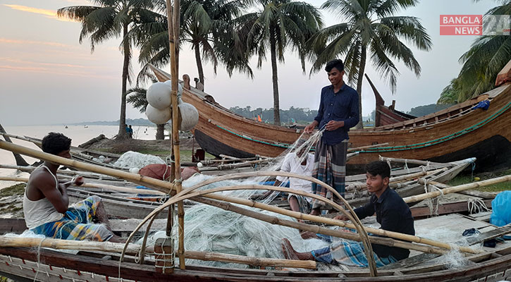 মেঘনায় গিয়ে খরচ তুলতে হিমশিম খাচ্ছেন জেলেরা