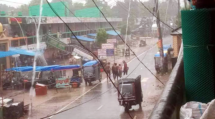 কুষ্টিয়ায় ফুটবল খেলতে গিয়ে বজ্রপাতে দুই যুবকের মৃত্যু