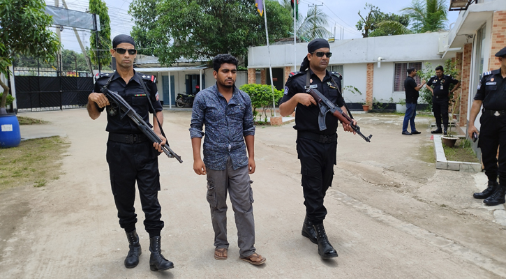 পরকীয়ায় জড়িয়েছে সন্দেহে স্ত্রীকে গলা কেটে হত্যা!