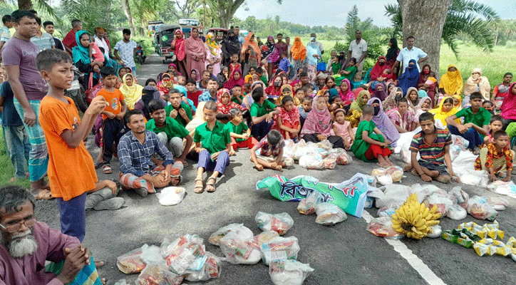 প্রতিবন্ধীদের ঈদ সামগ্রী বিতরণের প্যান্ডেল ভাঙচুরের প্রতিবাদে অবরোধ