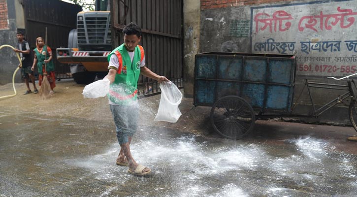 ঢাকার দুই সিটির শতভাগ বর্জ্য অপসারণ