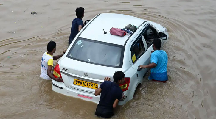 বৃষ্টিতে বিপর্যস্ত ভারত, ২২ জনের মৃত্যু