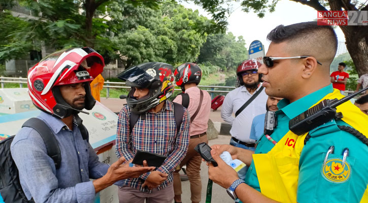 ঢাকা-১৭ নির্বাচন: চেকপোস্ট বসিয়ে জরিমানা করছে পুলিশ