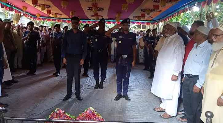 রাষ্ট্রীয় মর্যাদায় বীর-মুক্তিযোদ্ধা মঞ্জু বিশ্বাসের দাফন