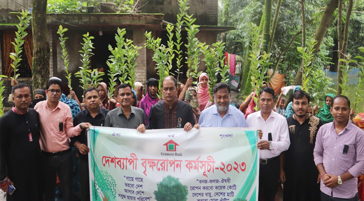 ফেনীতে শোক দিবস উপলক্ষে ৭ লাখ চারা বিতরণ