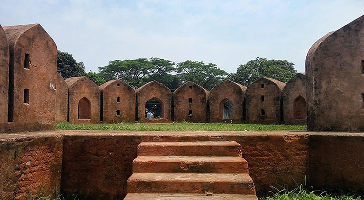 কালের সাক্ষী ঐতিহ্যবাহী খিজিরপুর দুর্গ