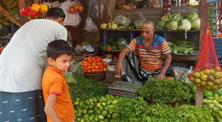 ডিম আলু পেঁয়াজ মরিচের দাম লাগামছাড়া