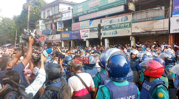 আরামবাগে পুলিশের সঙ্গে জামায়াত কর্মীদের উত্তপ্ত বাক্য বিনিময়