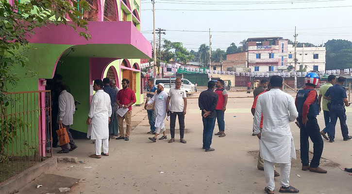 লক্ষ্মীপুর-৩ আসনের উপনির্বাচনে ভোটগ্রহণ চলছে