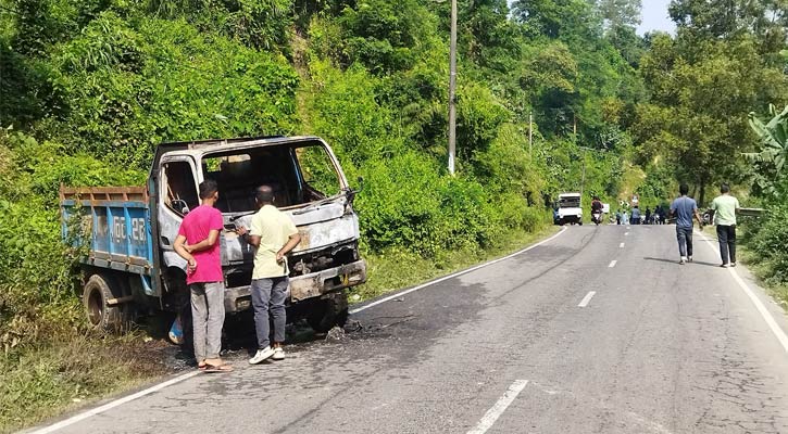 খাগড়াছড়িতে ট্রাকে আগুন