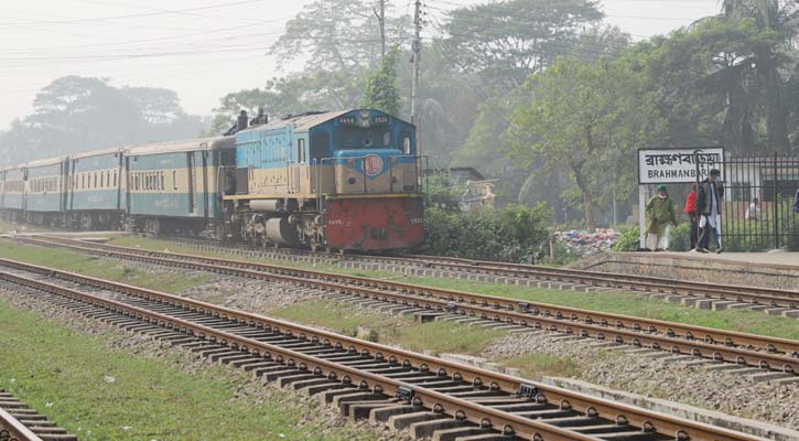 ব্রাহ্মণবাড়িয়ায় ট্রেনের নিচে ঝাঁপ, নারীর হাত বিচ্ছিন্ন