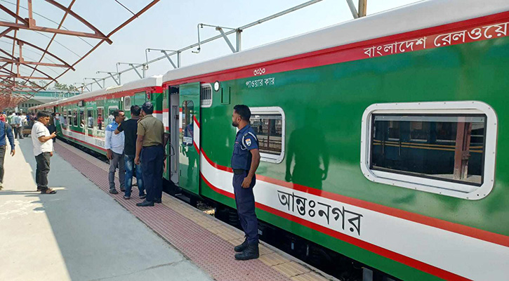 কক্সবাজার এক্সপ্রেসের তিন দিনের টিকিট এক ঘণ্টায় শেষ