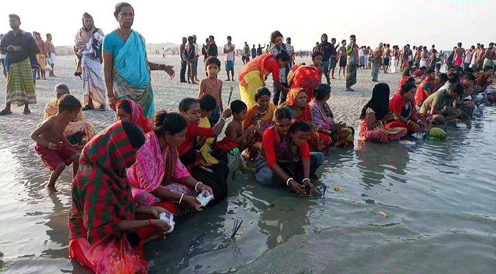 পুণ্য স্নানের মধ্য দিয়ে শেষ হলো দুবলার চরের রাস পূজা