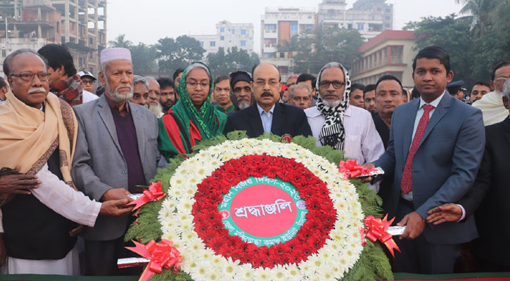 চাঁদপুরে বীর শহীদদের প্রতি শিক্ষামন্ত্রীসহ সর্বস্তরের শ্রদ্ধা নিবেদন