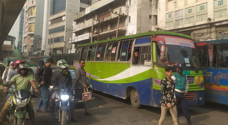 অবরোধের প্রভাব নেই সড়কে