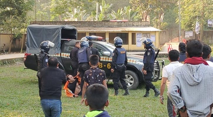 গোপালগঞ্জ-১ আসনে দুই প্রার্থীর সমর্থকদের মধ্যে ধাওয়া পাল্টা ধাওয়া