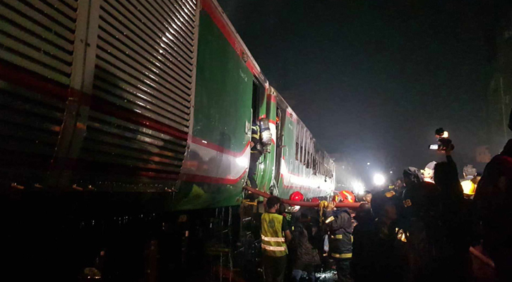 বেনাপোল এক্সপ্রেসে আগুন, ৩ ঘণ্টা পর ট্রেন চলাচল স্বাভাবিক 