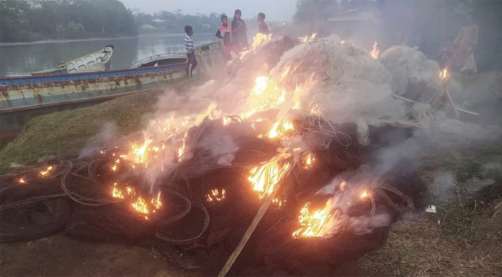 বরগুনায় ৫৫ হাজার মিটার অবৈধ জাল জব্দ 