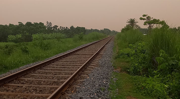 রক্ষা পেল বরেন্দ্র এক্সপ্রেস, রাজশাহীর সঙ্গে রেল যোগাযোগ বন্ধ