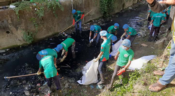 বান্দরবানের ম্যাকছি খাল পরিষ্কার করল বিডি ক্লিন