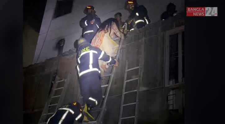 বেইলি রোডে আগুন: আটকেপড়াদের উদ্ধার করছে ফায়ার সার্ভিস