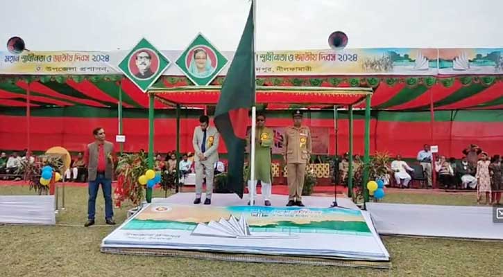 অধ্যক্ষের কক্ষের তালা খুলে দেওয়ায় স্বাধীনতা দিবসের অনুষ্ঠান বর্জন