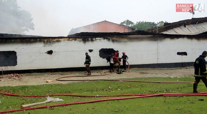 পাবনায় স্কয়ারের গোডাউনে আগুন, নিয়ন্ত্রণে ৭ ইউনিট