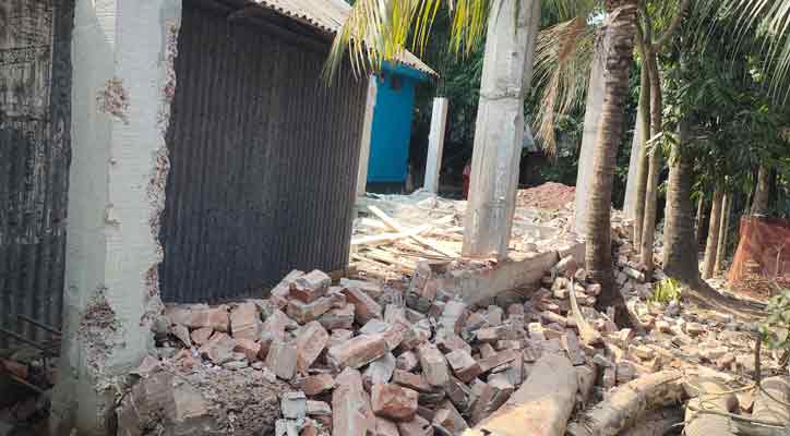 নাজিরপুরে জমি নিয়ে বিরোধ, প্রতিপক্ষের হামলায় আহত ১২